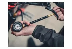 Pompe HP Suspension Lezyne Shock Drive (Max 400 Psi / 27.5 Bar) Noir 10 Pompe HP Suspension Lezyne Shock Drive (Max 400 Psi / 27.5 Bar) Noir -Entretien Réparation Route Soldes unnamed file 2220