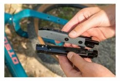 Multi-Outil Wolf Tooth 8-Bit Tire Lever + Rim Dent Remover (2 Fonctions) Noir -Entretien Réparation Route Soldes unnamed file 2350