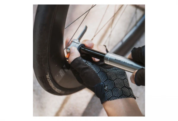 Topeak Mini Pompe ''ROADIE TT Mini'' Argent 6 Topeak Mini Pompe ''ROADIE TT Mini'' Argent – Image 4